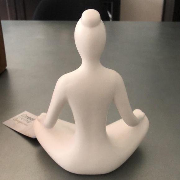 Meditating ceramic girl statue figure white - Picture 3 of 3